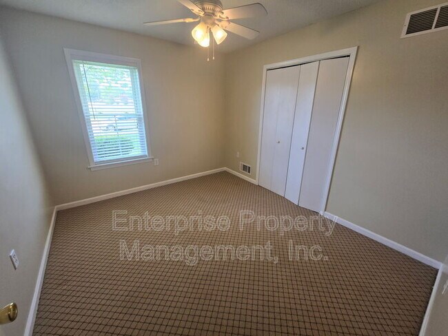 Building Photo - 6967 Dawnhill Rd