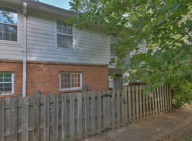 Building Photo - Newly Renovated 3-Bedroom in Hickory Valley Condos, Community Pool and Pet Friendly!