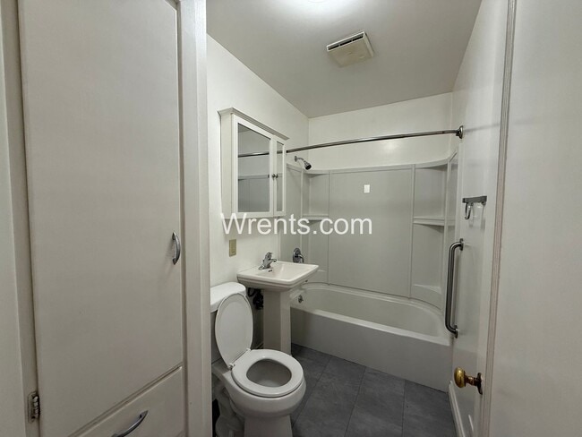 Building Photo - Charming South Hill Home with Flexible Living Space - Coming soon!