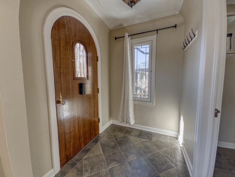 Building Photo - 483 E 8th Ave