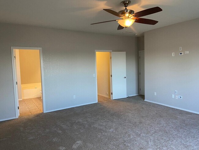 Building Photo - 1330 E Pedro Rd