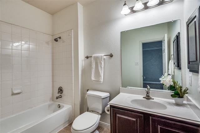 Building Photo - 8738 Manhattan Ave