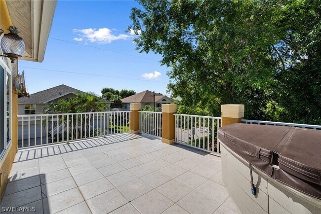 Building Photo - 4011 Tarpon Ave