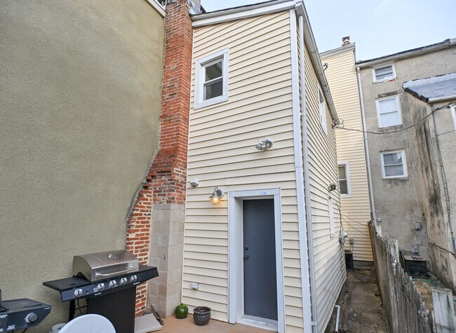 Building Photo - 26 S Washington St