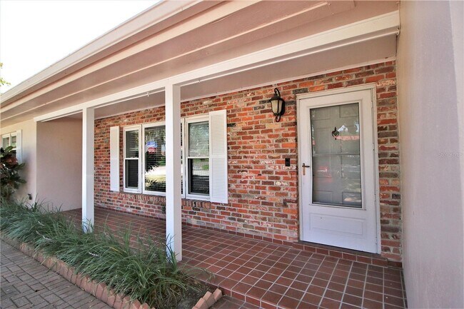 Building Photo - 1001 Brookside Dr
