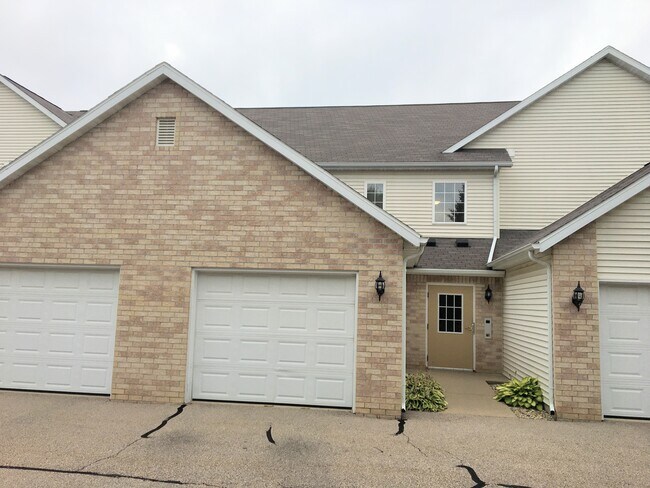 Building Photo - East Pass Apartments