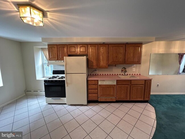 Primary Photo - 6502 Ridge Ave