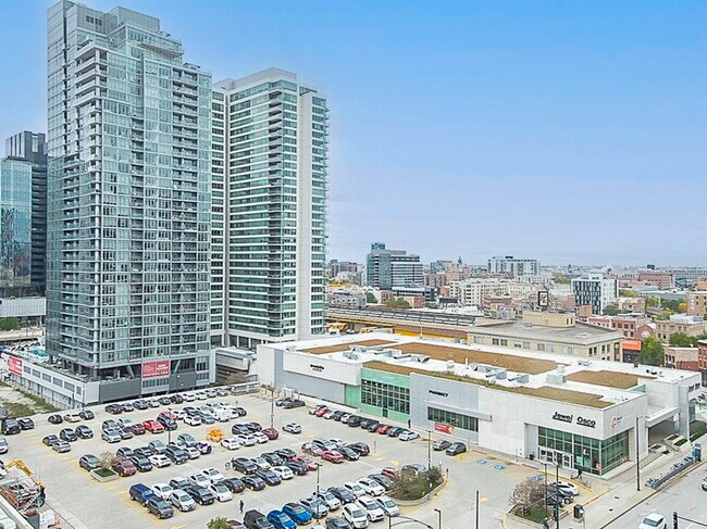 Building Photo - 330 N Jefferson St