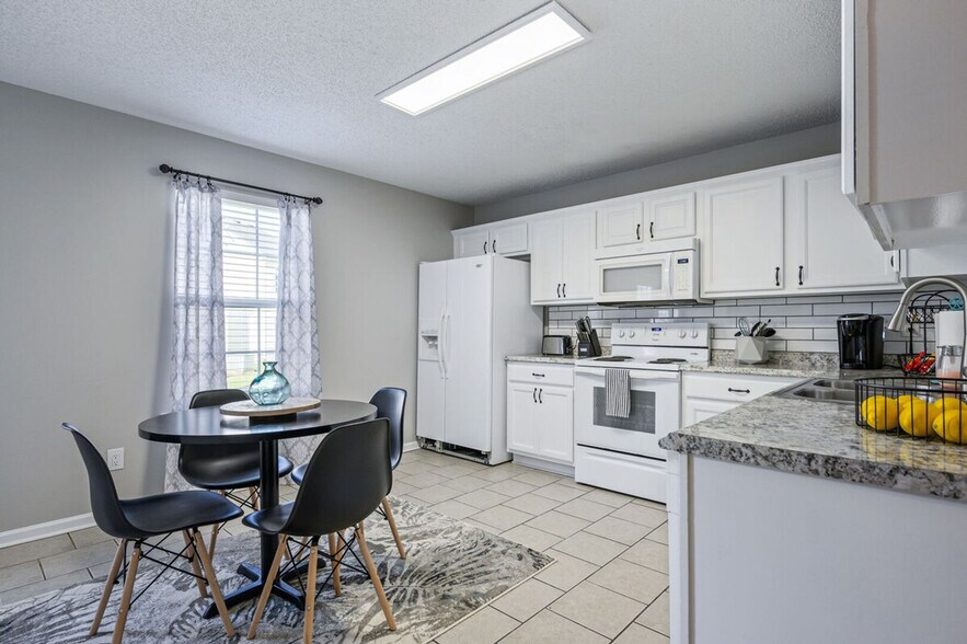 Building Photo - 29 Middleton Ct