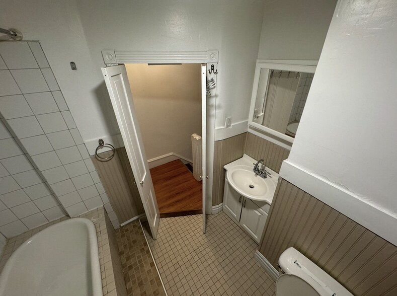 Building Photo - 529 N 35th St