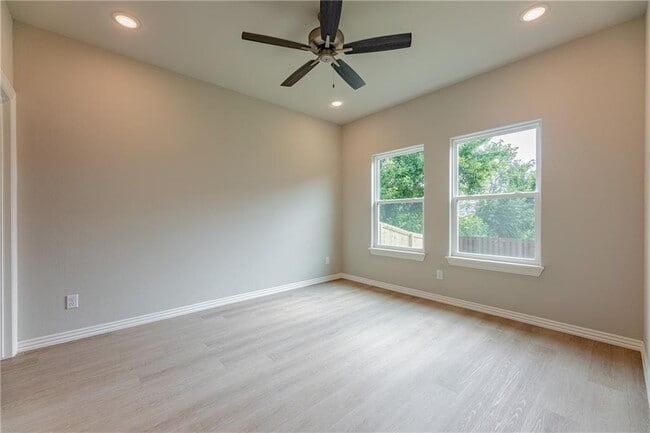 Building Photo - 1705 SW Casuarina Dr