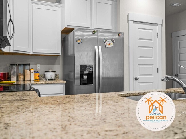 Building Photo - Peaceful Townhome