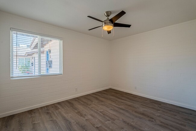 Building Photo - Renovated open floorplan