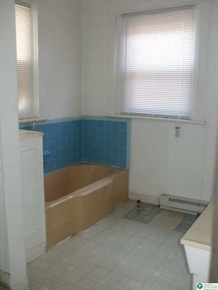 Building Photo - 221 S Madison St