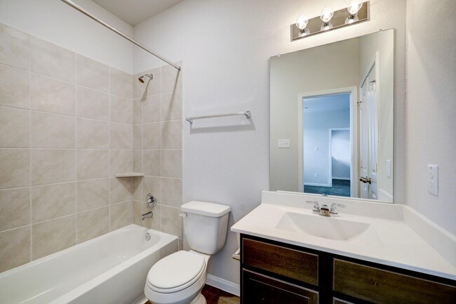 Building Photo - 934 Grand Emperor DR
