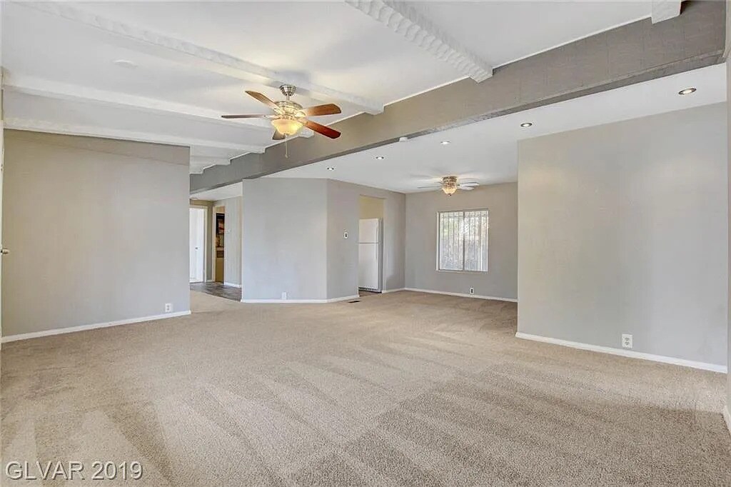 Building Photo - 136 Sir Thomas Dr