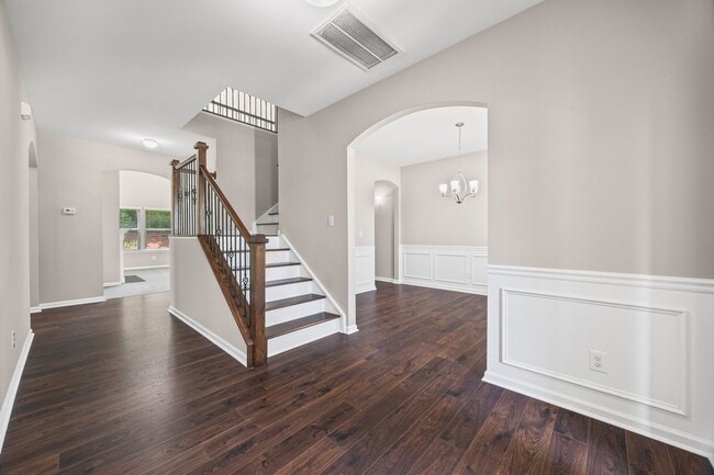 Building Photo - Spectacular 5 Bedrm, 3.5 Bath in the gated...