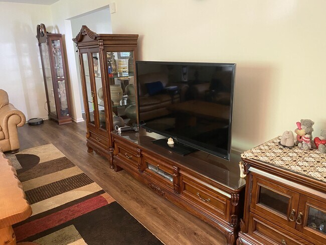 Building Photo - 7907 Laural Valley Way