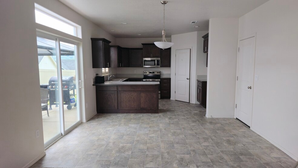 Building Photo - 5 Patty Cir