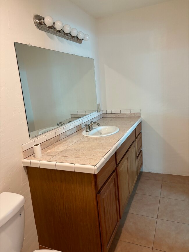 Master Bath - 2001 Crestview Dr