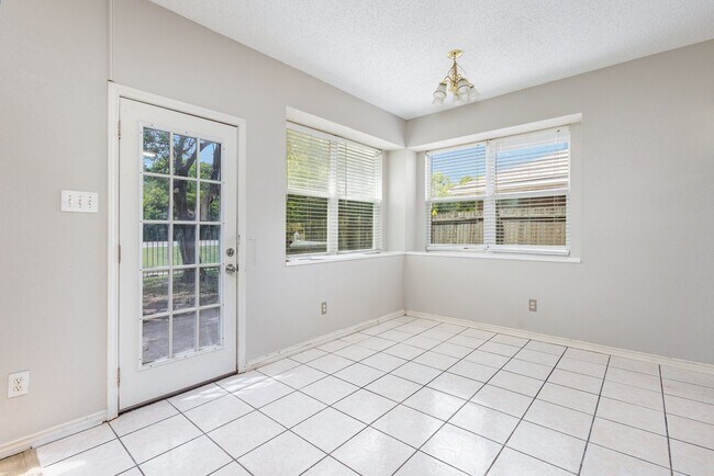 Building Photo - 2809 Ventanna Dr