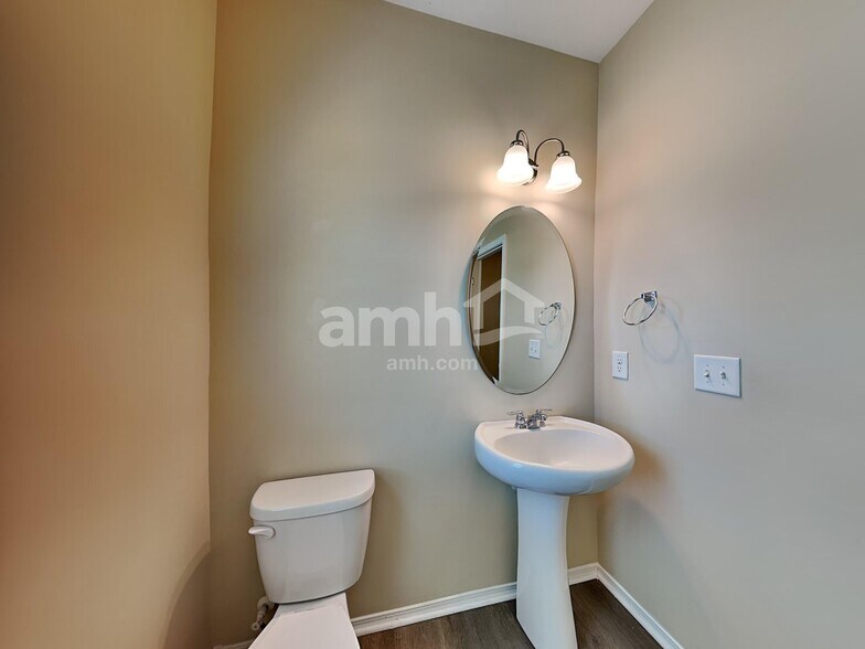 Building Photo - 96 Yarmouth Dr