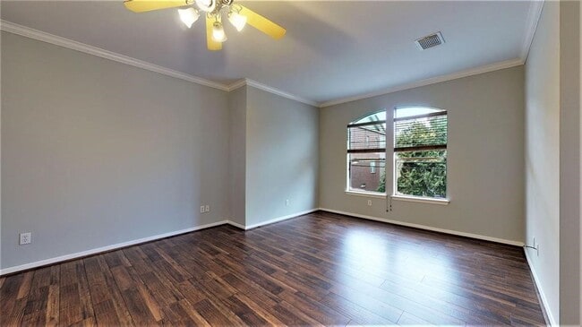 Building Photo - 2104 Gillette St