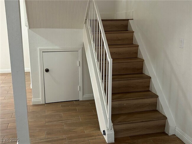 Building Photo - 3937 S Torrey Pines Dr