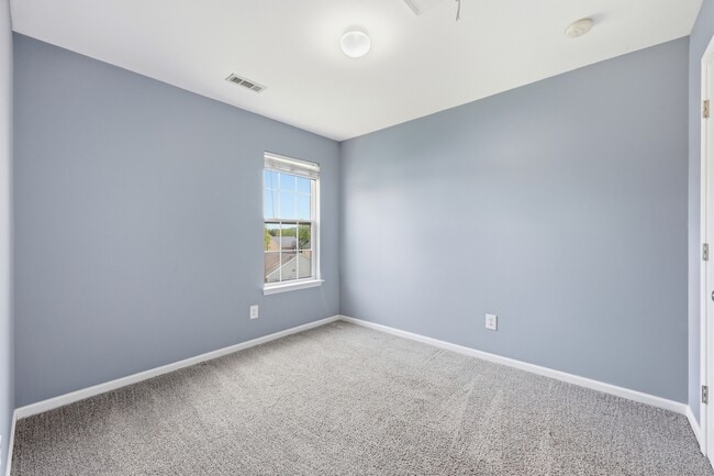Building Photo - 3911 Hathaway Hills Dr