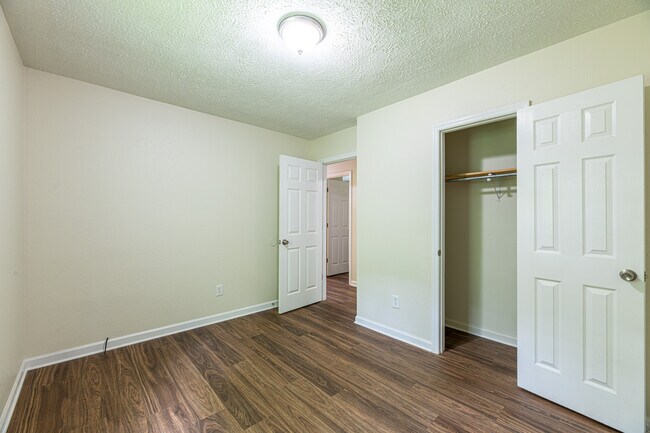 Building Photo - 320 Beechwood Dr