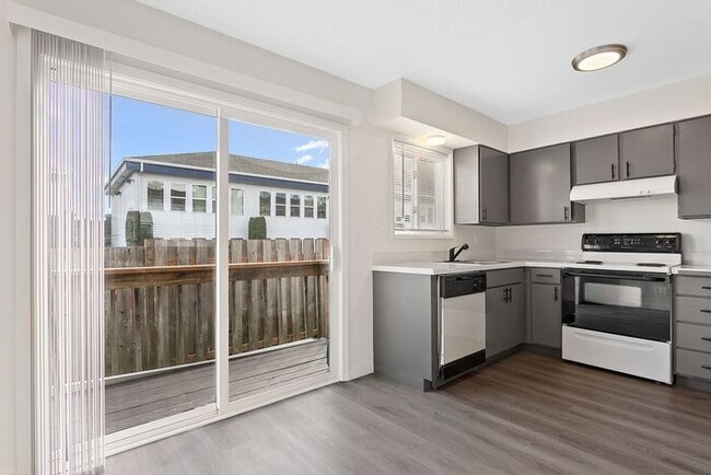 Building Photo - Remodeled 2 bedroom across from Providence...