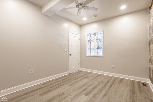 Building Photo - 104 W Main St