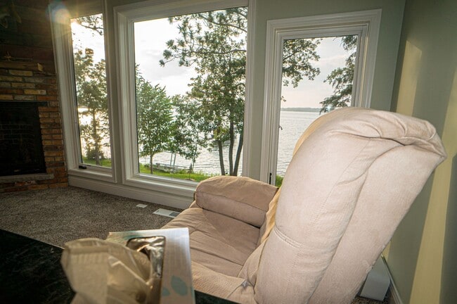 Building Photo - FULLY FURNISHED LAKE HOME