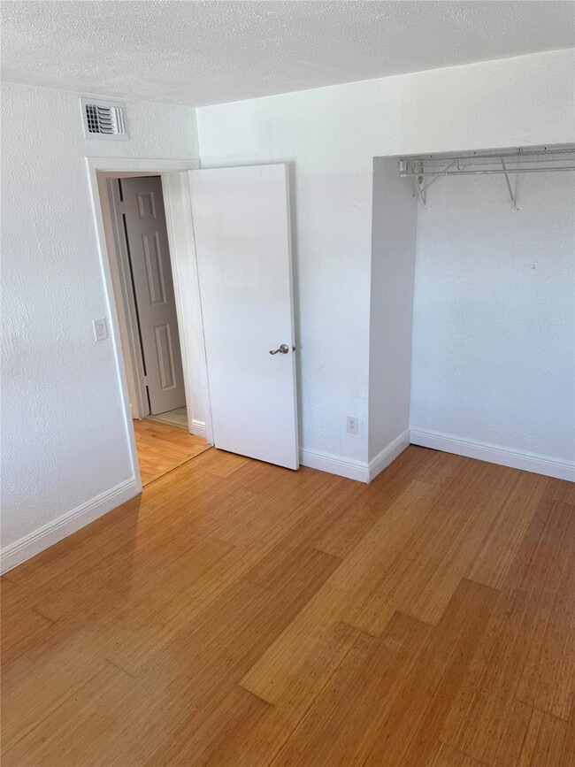 Building Photo - 851 NE 209th Terrace