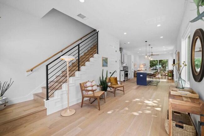 Building Photo - 1204 E 32nd St