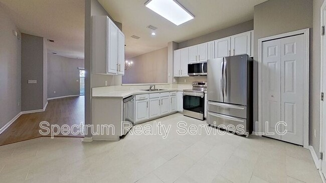 Building Photo - 3907 Summer Grove Way N