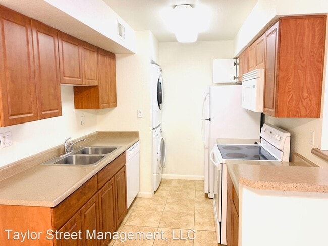 Building Photo - 5995 N 78th St