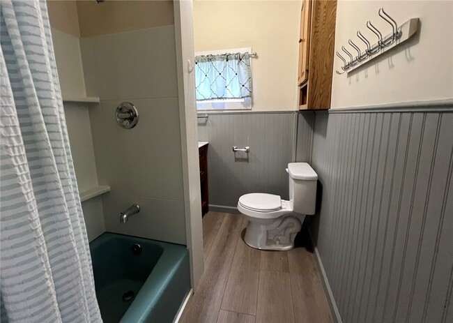 Building Photo - 912 Magee St