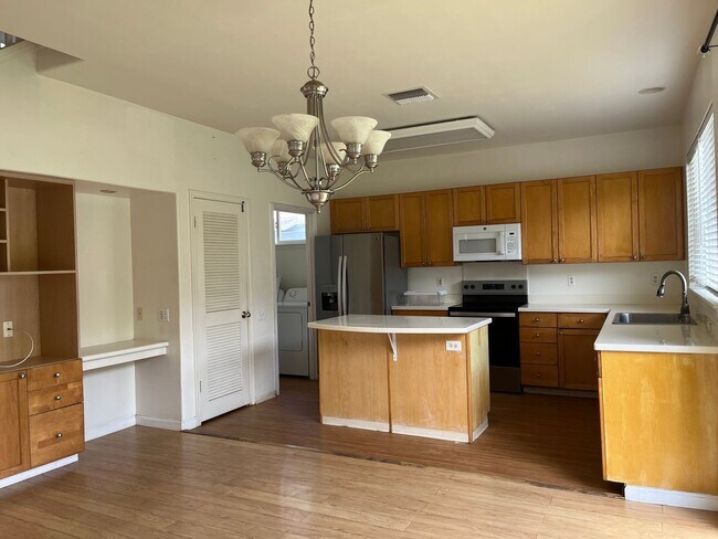 Building Photo - Ewa Gentry Large 2 story - 4 bedrooms, 3 b...