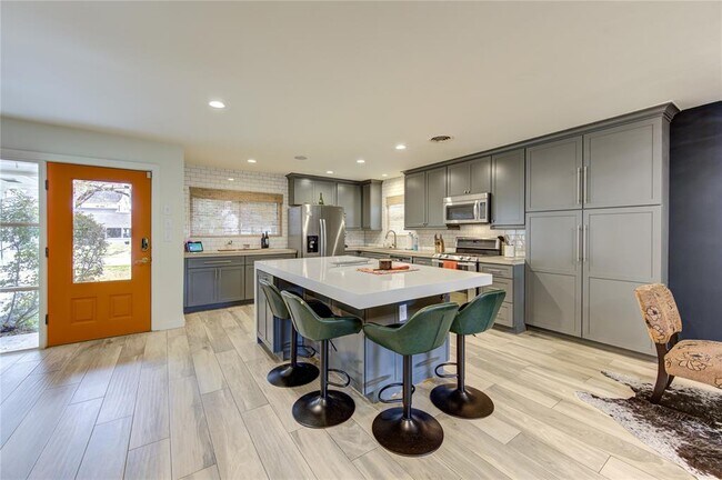 Building Photo - 3010 Conway St