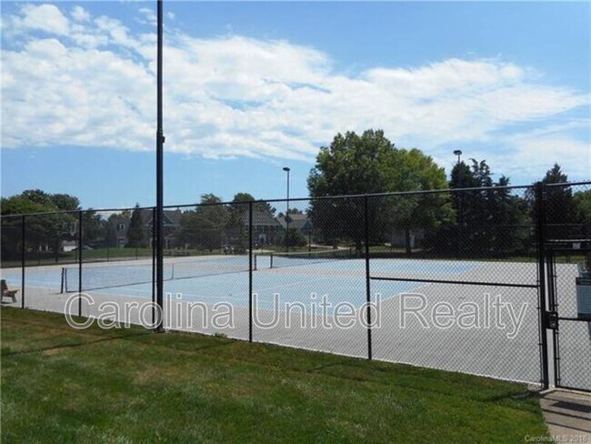 Building Photo - 8431 Leeper Dr