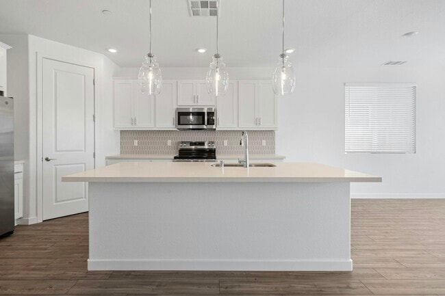 Building Photo - 3278 Vallonea St