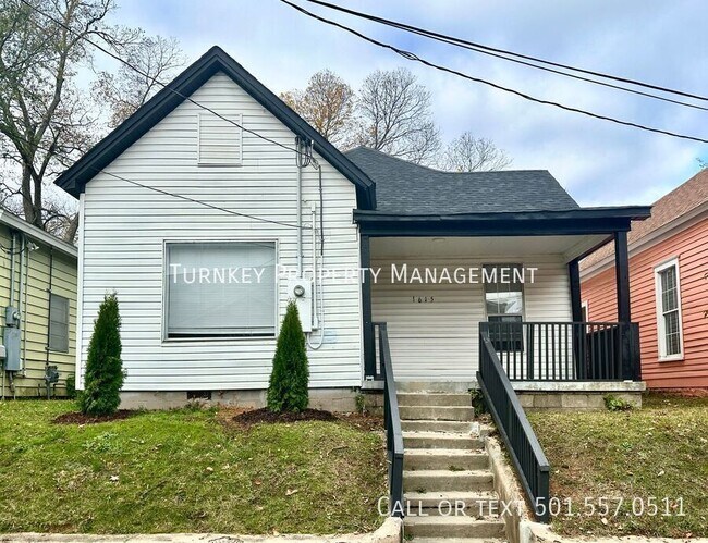 Primary Photo - 1615 Maple St