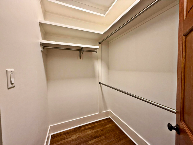 Building Photo - Beautifully Updated Historic Home in Midto...