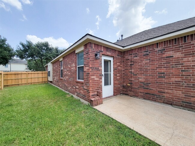 Building Photo - 17207 Mossbriar Ln