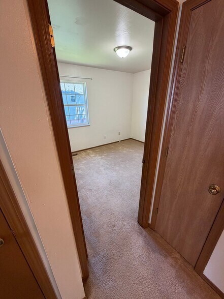 Building Photo - 111 Longacre Dr