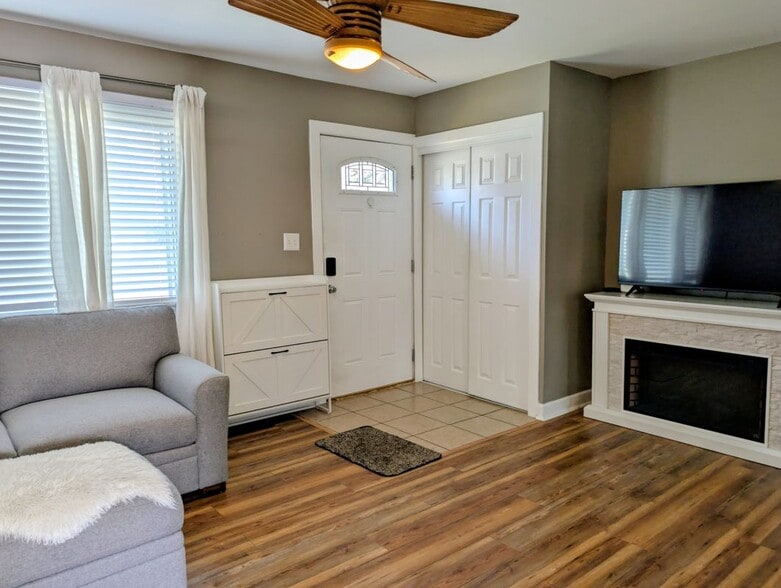 Building Photo - 2236 Warrick St