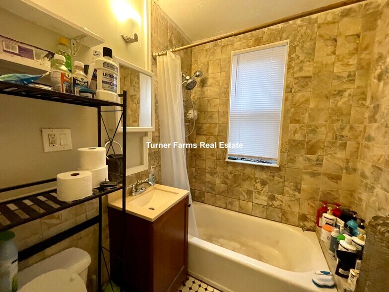 Building Photo - 12 Bucknam St