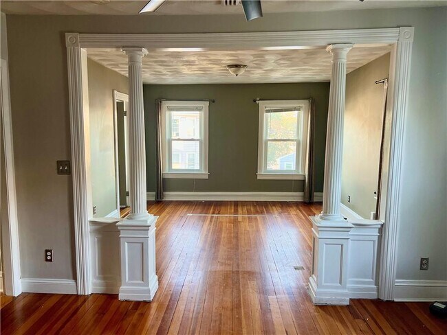 Primary Photo - 360 Weeden St