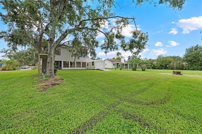 Building Photo - 8006 Oak Dr
